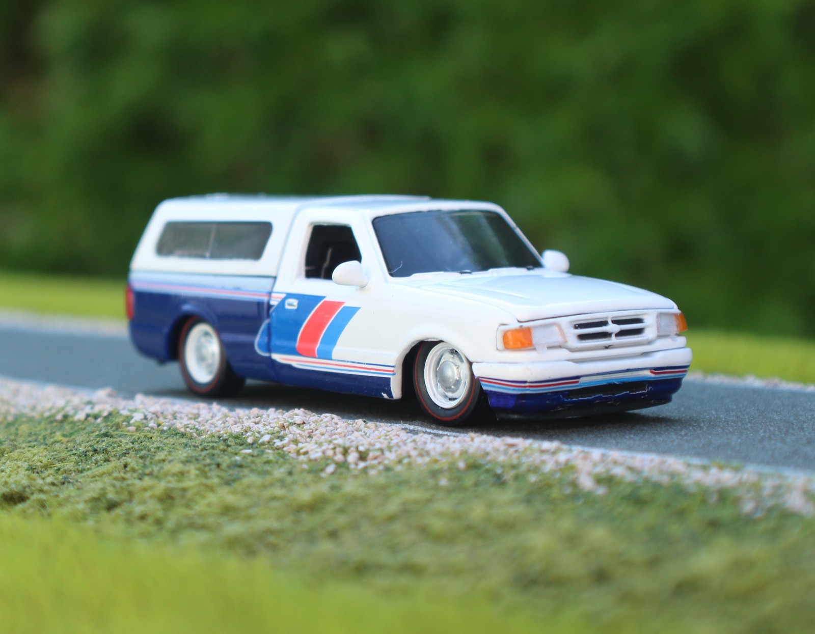 Castline 1/64 M2 Machines Custom 1995 Ford Ranger Mini Truck Topper Camper R109