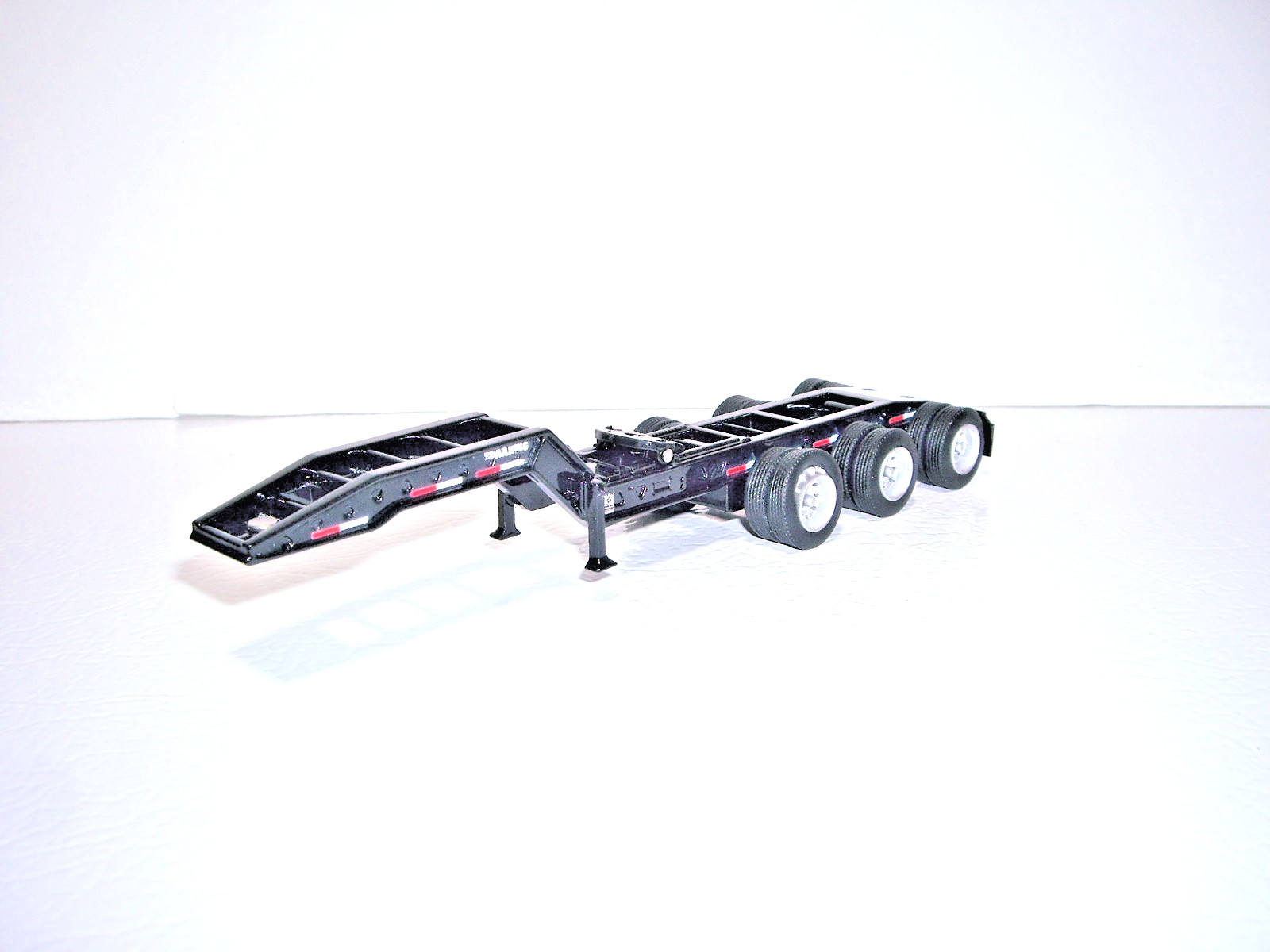 DIECAST MASTERS 1/64 PETE 589 & TRAILKING LOWBOY, JEEP&BOOSTER SAME SCALE AS DCP