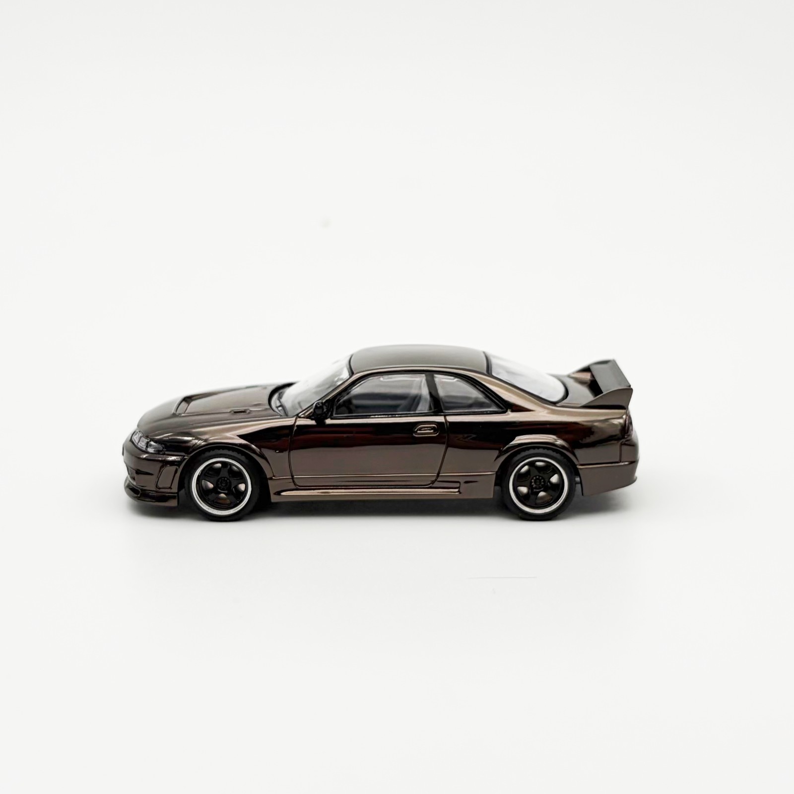 Pop Race 1:64 Nissan Skyline GT-R R33 Dark Chrome – PRDC003