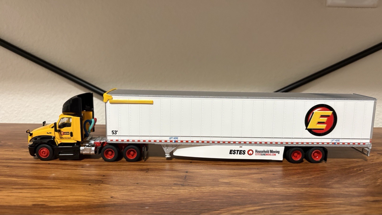 Diecast Masters 1/64 Estes LT625 and Hyundai 53’ w/ Added DCP Air Hose