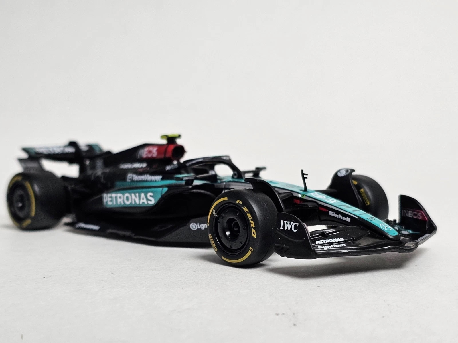 1:43 1/43 Mercedes AMG Hamilton #44 W15 2024 Singapore Petronas F1 Car Display