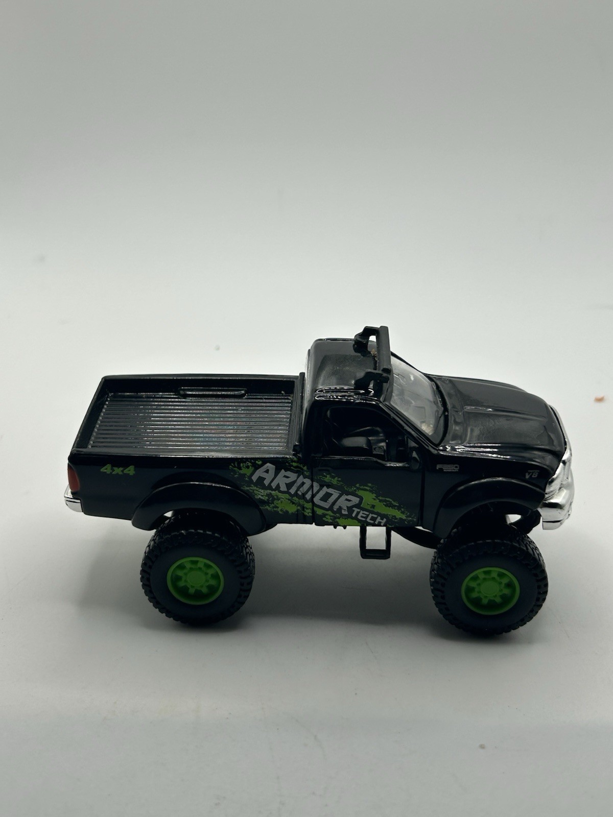 Maisto Die Cast Ford F-Series Armor Tech 4X4 1:46 Scale Truck
