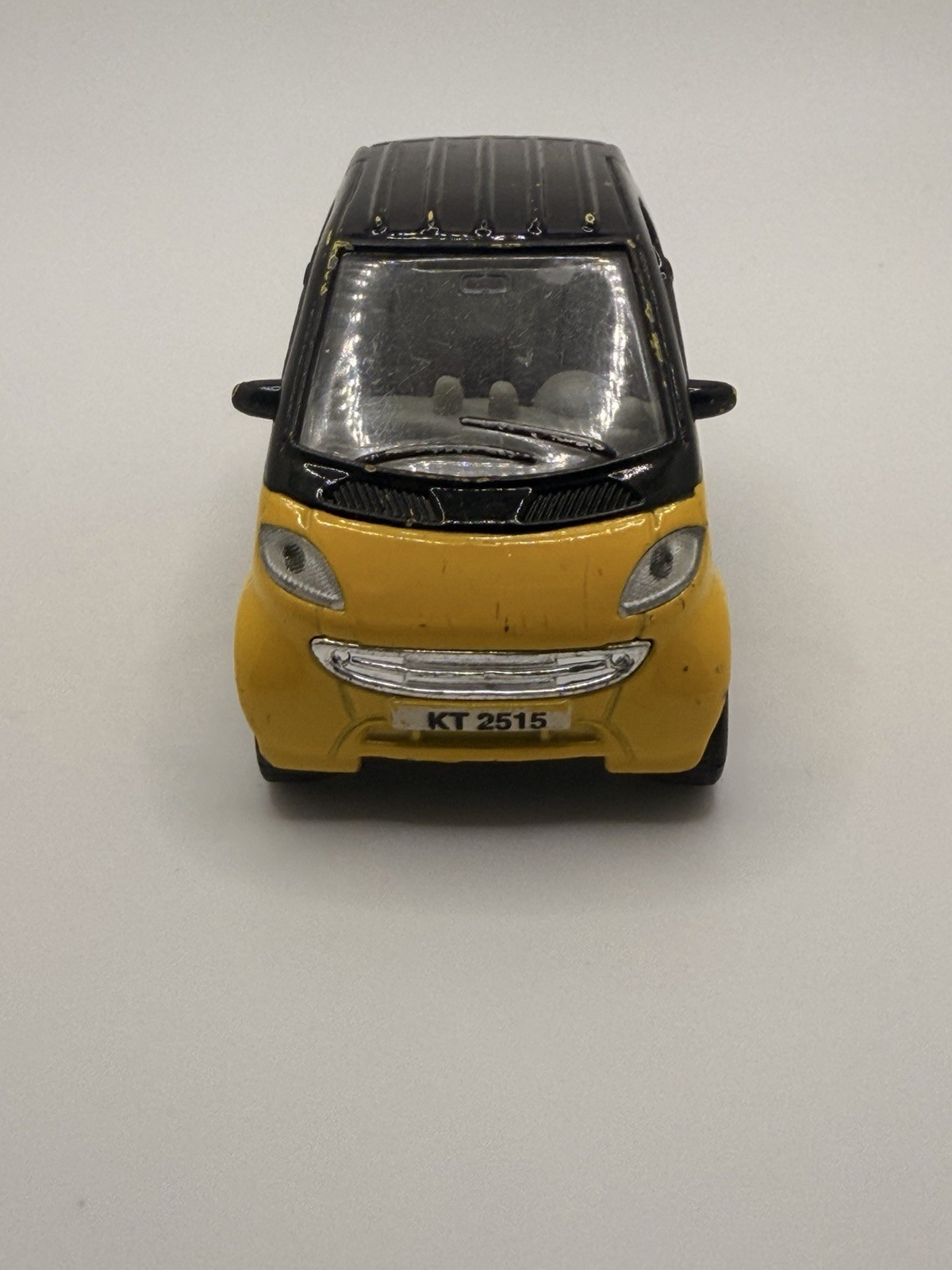 2004 Unbranded Diecast Smart City Coupe Yellow & Black 1:64 Scale Pull-Back