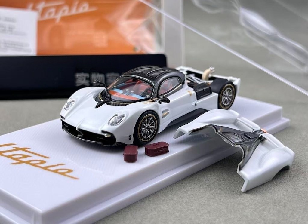 CM 1:64 White Utopia Racing Sports Model Diecast Metal Car
