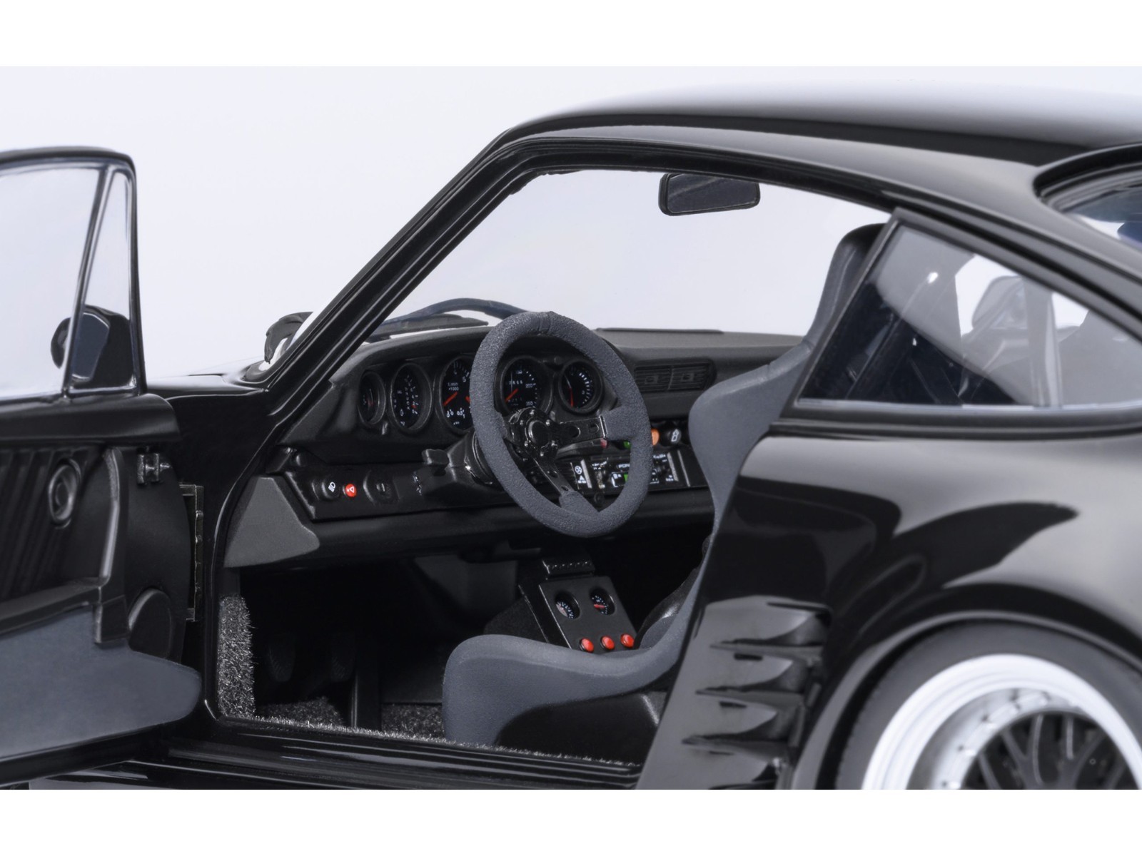 PORSCHE 911 (930) TURBO “BLACKBIRD – WANGAN MIDNIGHT #1” 1/18 BY AUTOART 78158