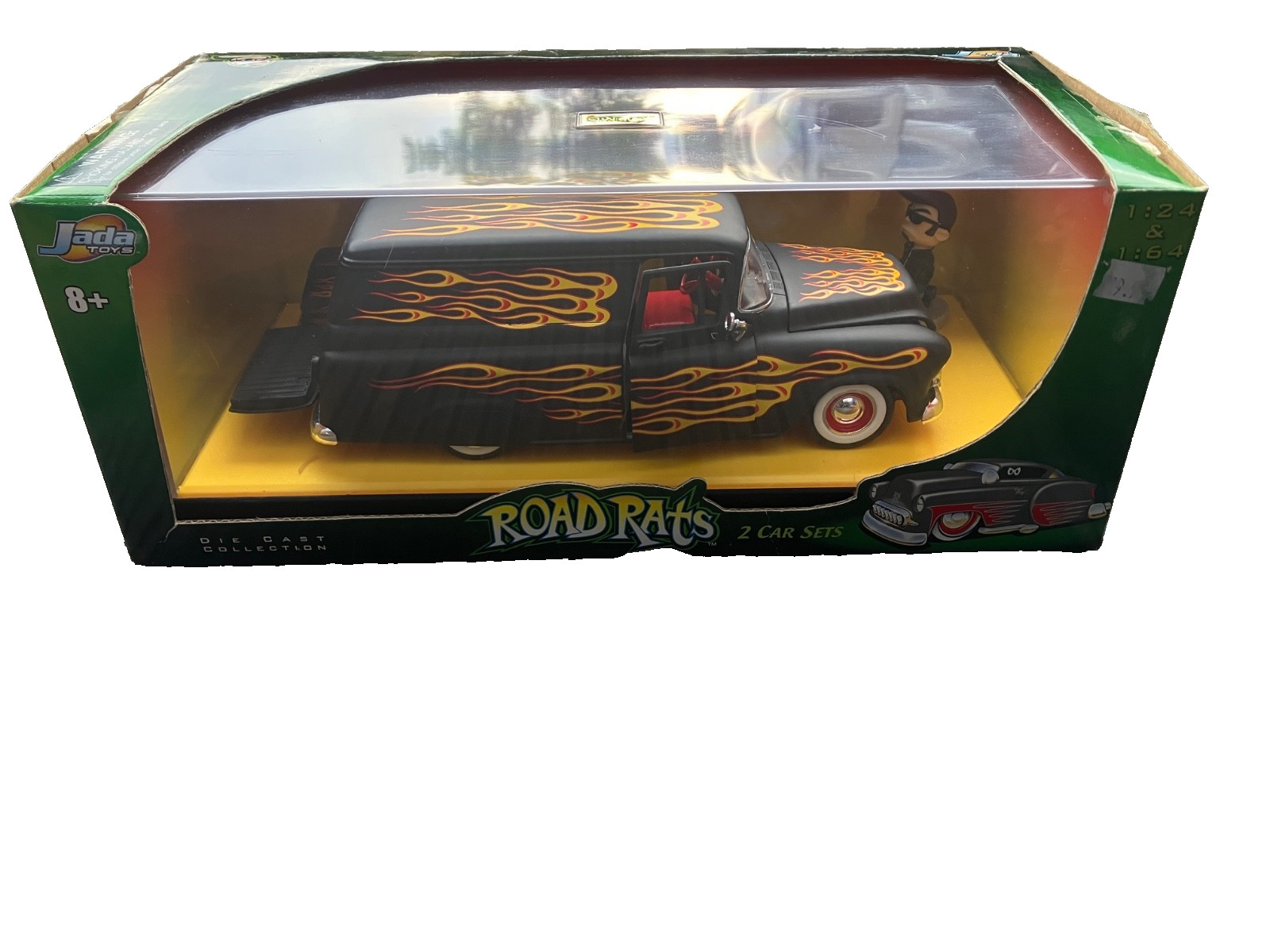 JADA TOYS ROAD RATS 57′ CHEVY SUBURBAN 2 CAR SET – 1:24 and 1:64 WITH FIGURINE