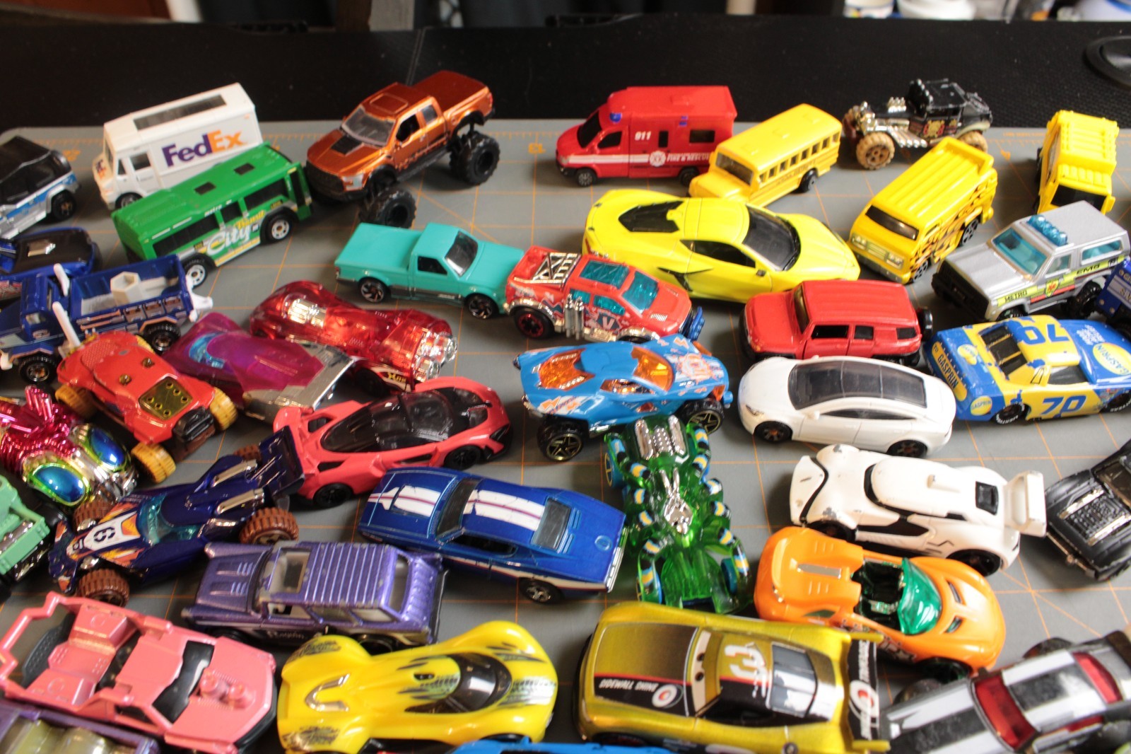 Diecast Cars Hot Wheels Matchbox Maisto 1:64 Mixed Brands As Is Lot of 60+