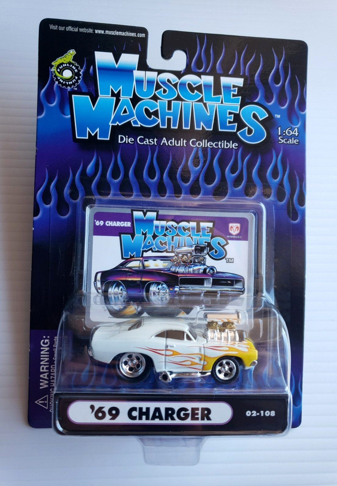 2002 Muscle Machines ’69 DODGE CHARGE White Opened Engine 1:64 #02-108 5SP MOC!