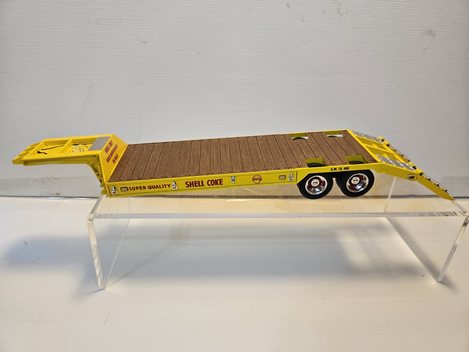 First Gear 1959 Intl. RF200 Tractor w/Low Boy Trailer 1/34 E.J.Wallace “Shell”
