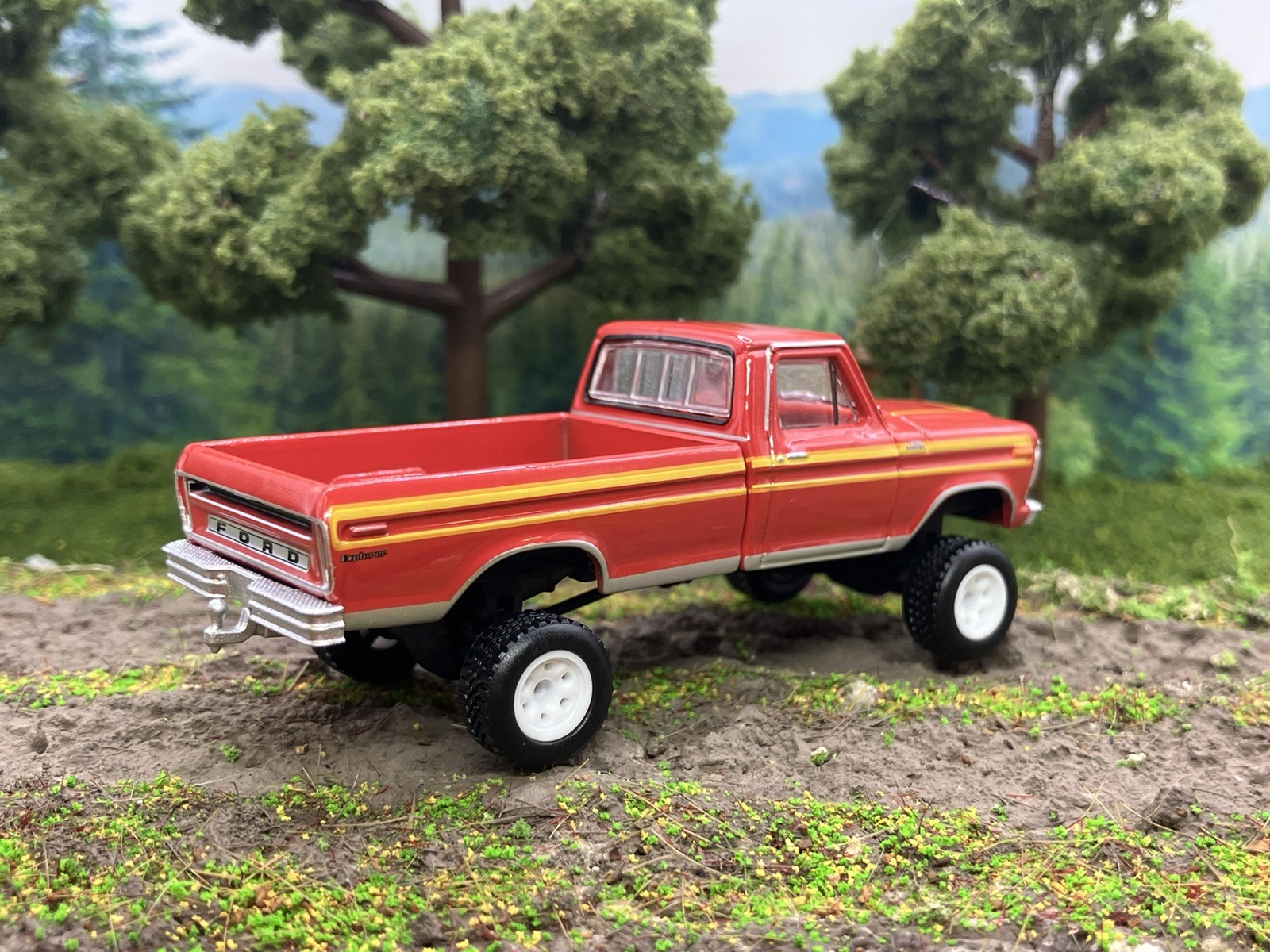 1978 Ford F-150 Ranger Explorer Lifted 4×4 Truck 1/64 Diecast Custom Greenlight