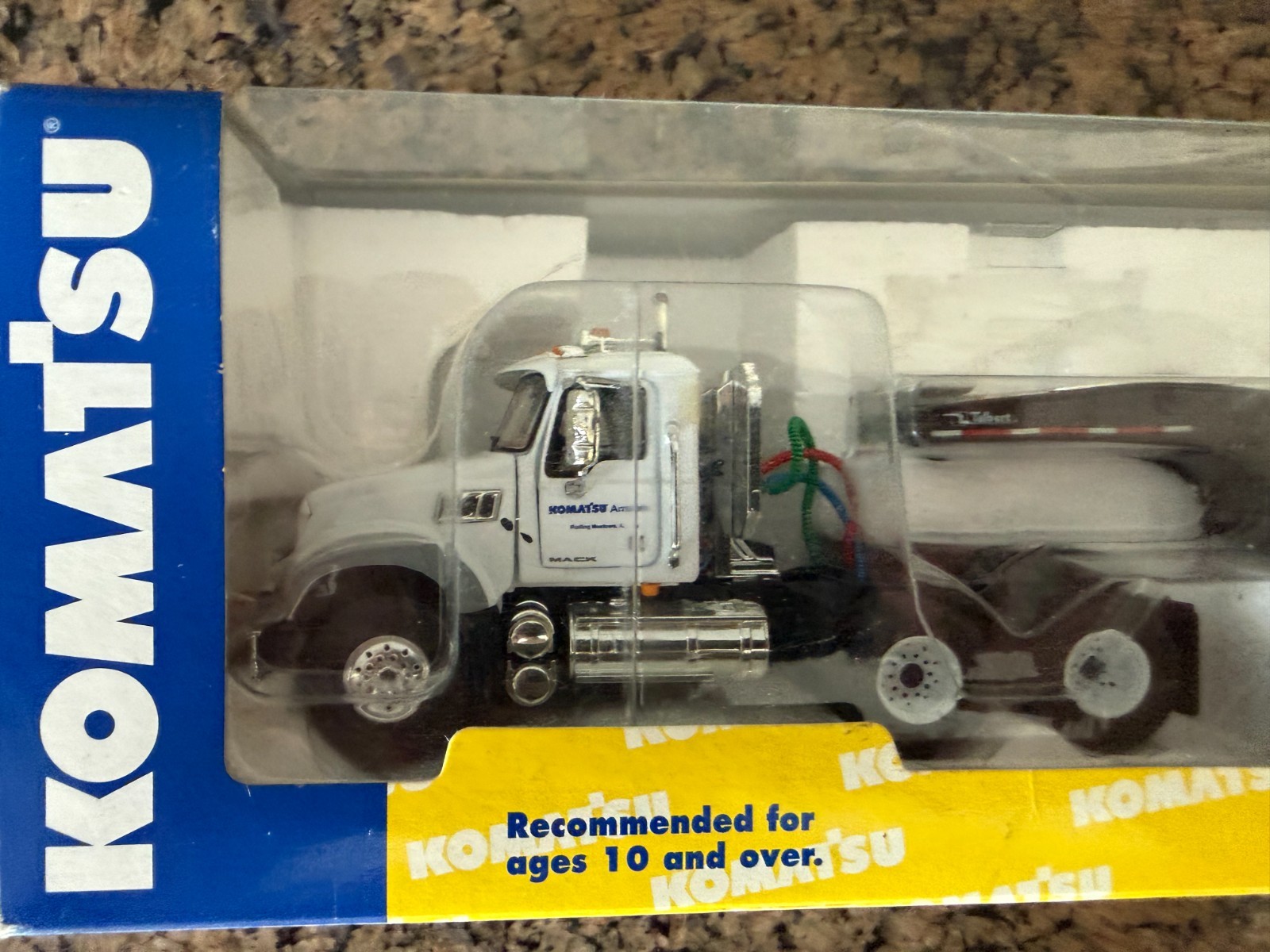 1/50 FIRST GEAR 59-3106 MACK GRANITE WITH LOW BOY KOMATSU