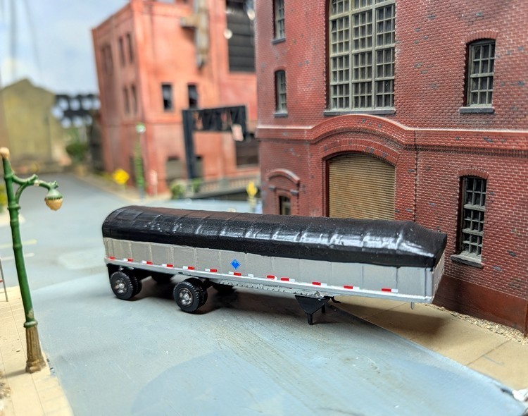 1/87 HO Scale Custom Built Tandem Spread Axle Covered Axle Dump Trailer.