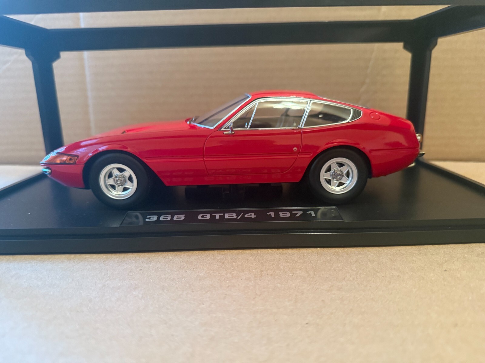 Ferrari 365 GTB/4 Daytona Coupe Series 2 1971 red 1:18 KK-Scale