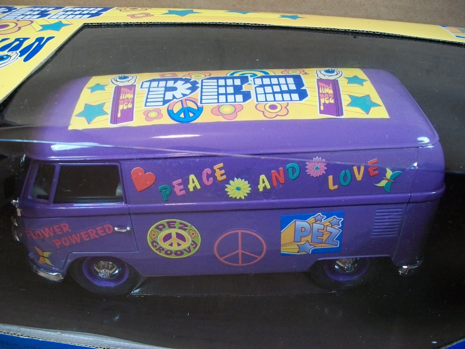 1:18 Scale VW Microbus “PEZ PEACE VAN” ~ #984 of 1000 ~ with Display Case
