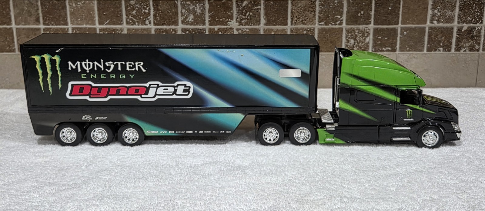 New Ray Thor Kawasaki Monster Energy Diecast 1:32 Tractor Trailer Semi Transport
