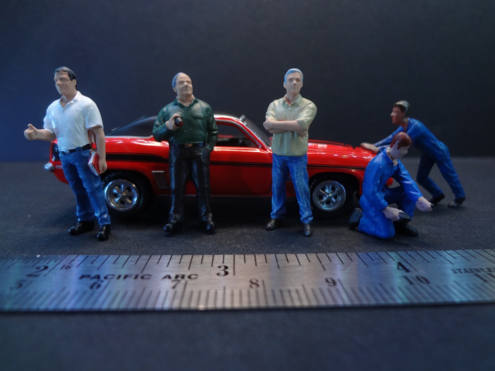 1:64 Scale figure set VIP mechanics & bossman blue set – CAR IS NOT included.