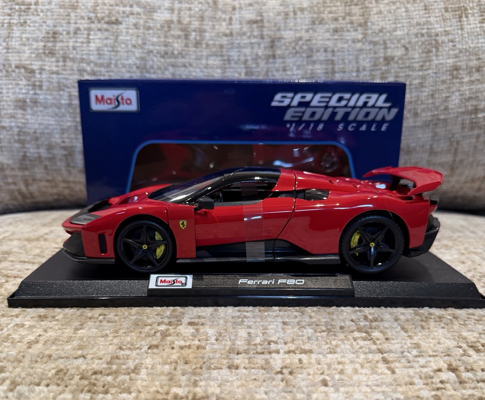 1/18 Maisto Ferrari F80 Rosso Corsa Red Diecast Special Edition