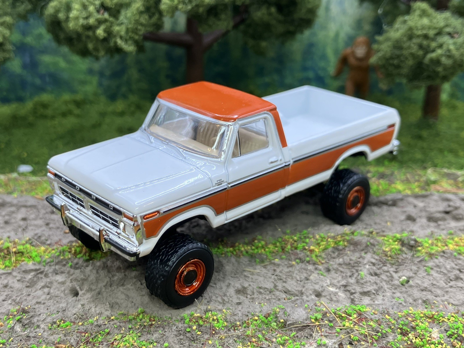1977 Ford F-150 Ranger Explorer Lifted 4×4 Truck 1/64 Diecast Custom Greenlight