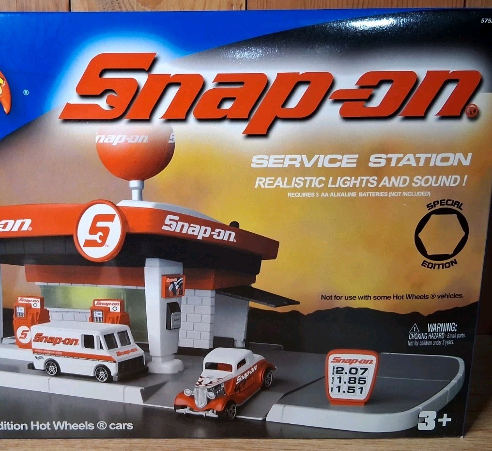 New Hot Wheels Snap-On Service Station Play Set With Cars
