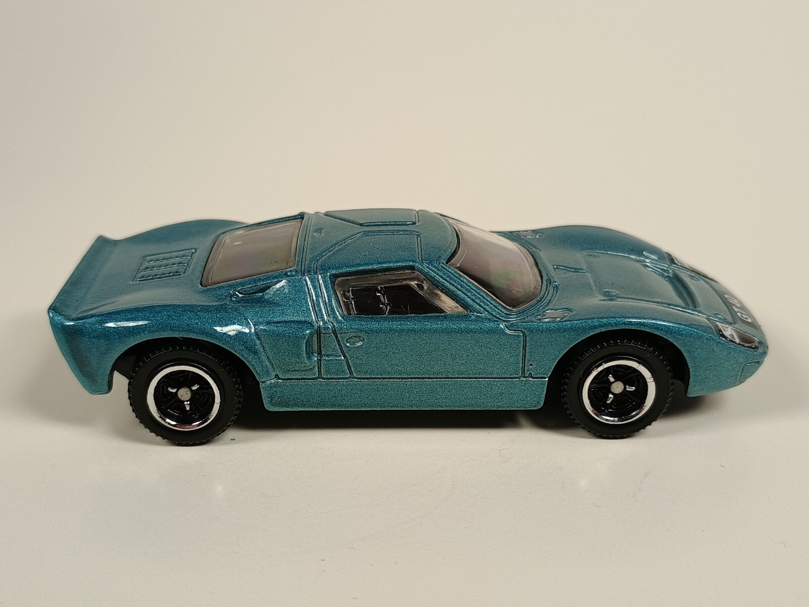 Ford GT40 Matchbox 2024 Highway Speeders Metalflake Light Blue 1:64 Loose