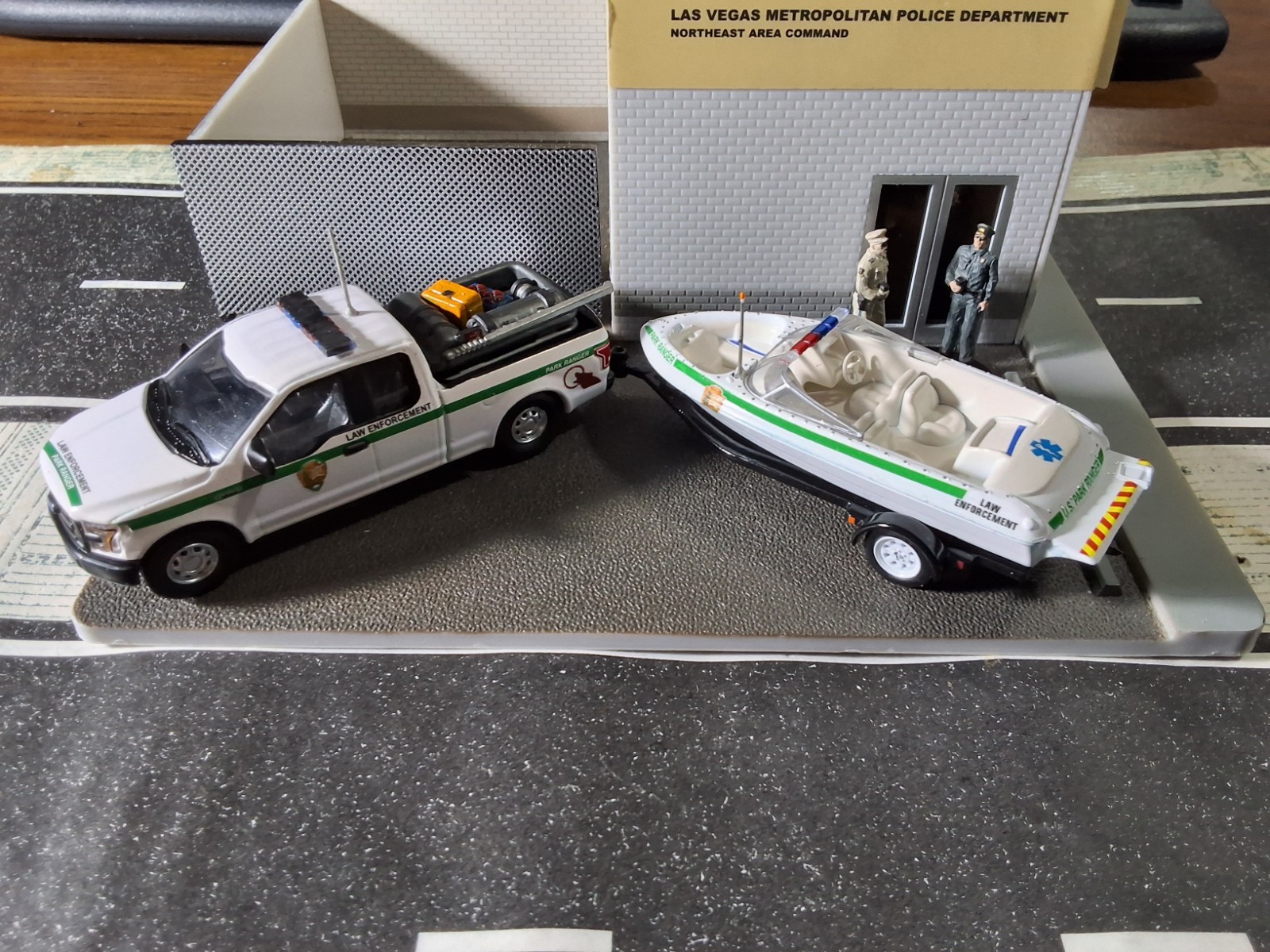 Greenlight Police Ford Custom PARK RANGER LAW ENFORCEMENT BOAT SET ONE OF A KIND