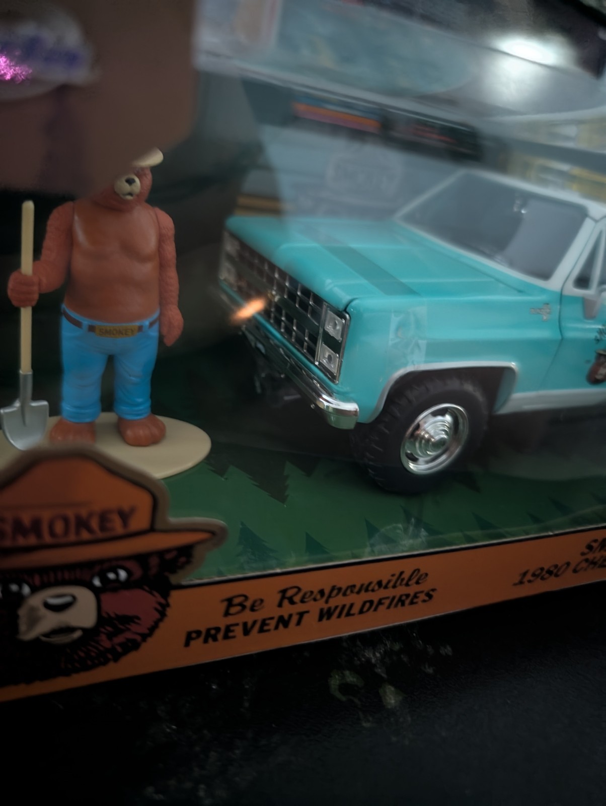 Jada Toys 1980 Chevrolet Blazer Diecast Vehicle w/ Figure Smokey Bear Theme