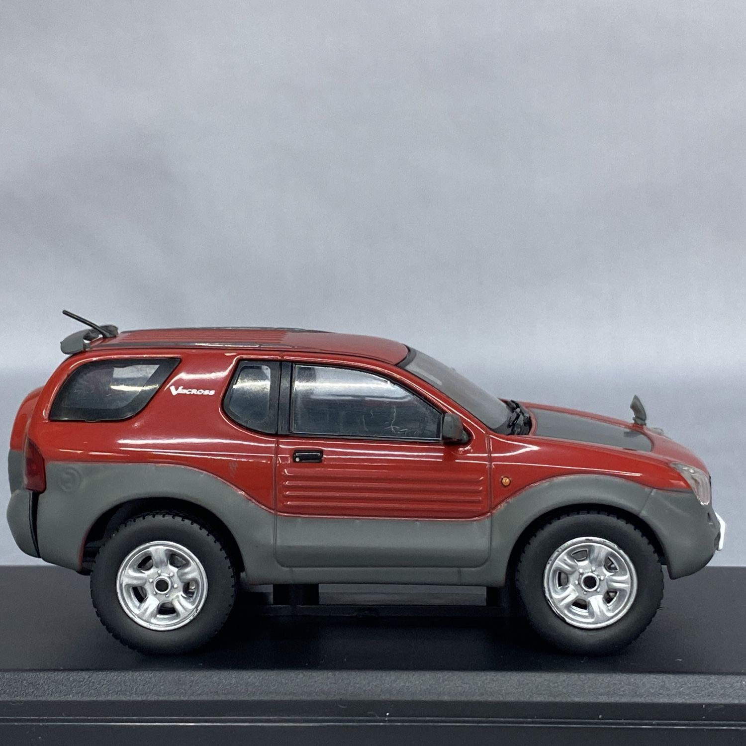 Mini Car Isuzu Vehicross 1977 Red 1/43 Scale Box Display Diecast vol 233