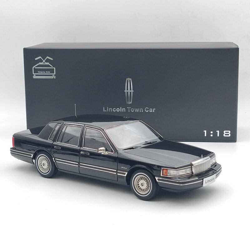 1/18 Towncar V8 1993-1995 Super Diecast model (Leather seat)