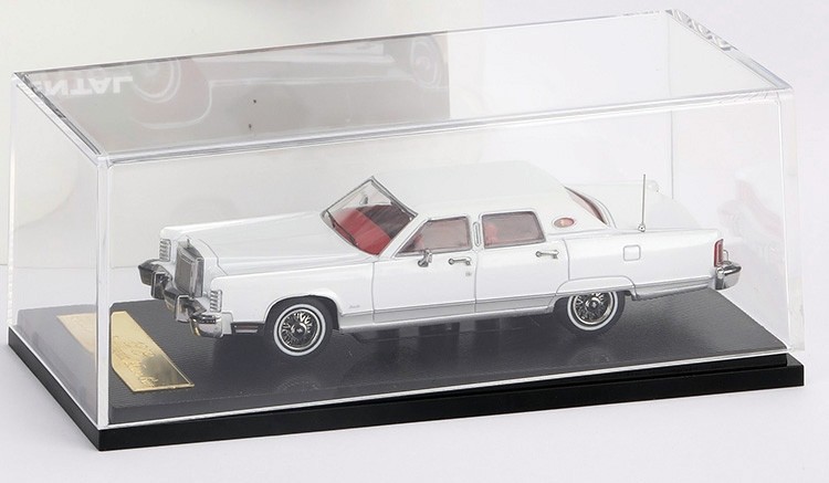 1979 Lincoln Continental Town Car White in 1:64 scale by Sun Star