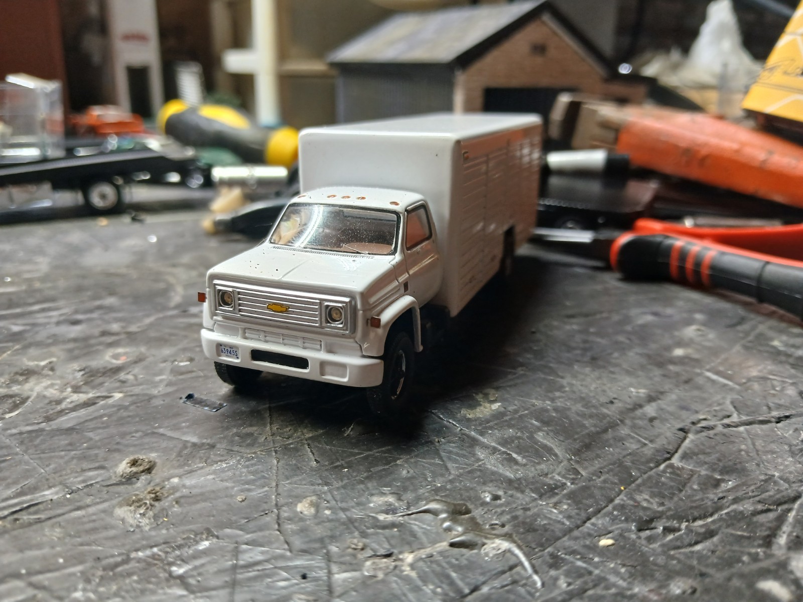 1 64 Custom Built C60 Beverage Truck Greenlight