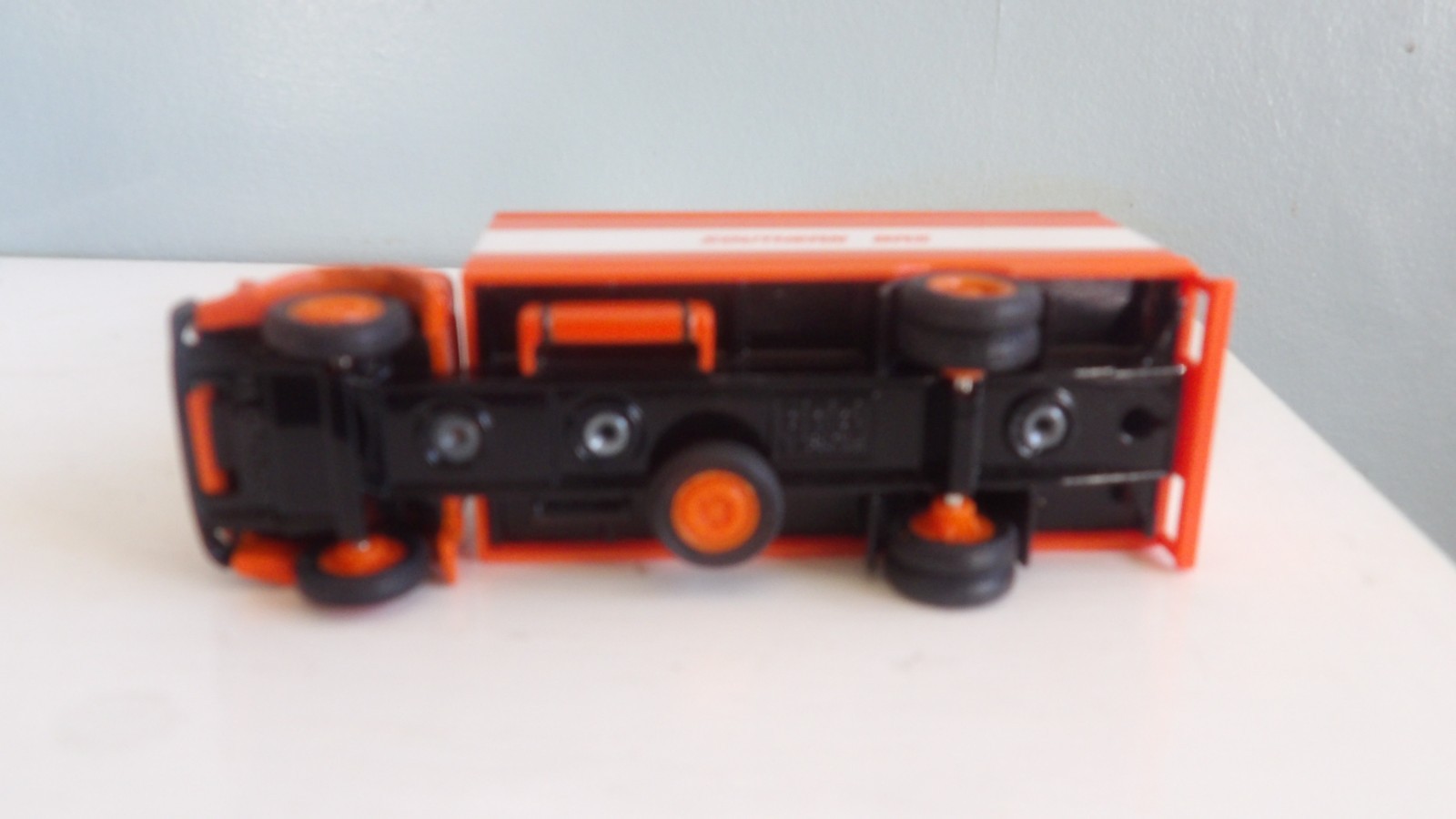 EFE 22901 SOUTHERN BRITISH ROAD SERVICE BEDFIRD TK 2 AXLE SHORT RIGID BOXVAN