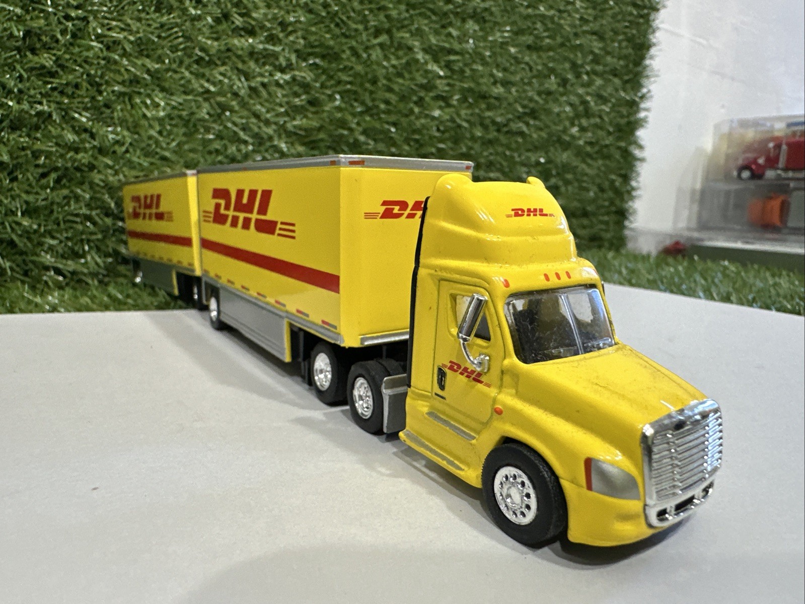 1/87 Scale Trucks N’ Stuff Freightliner Cascadia DHL With 28” DD Double SPT3120