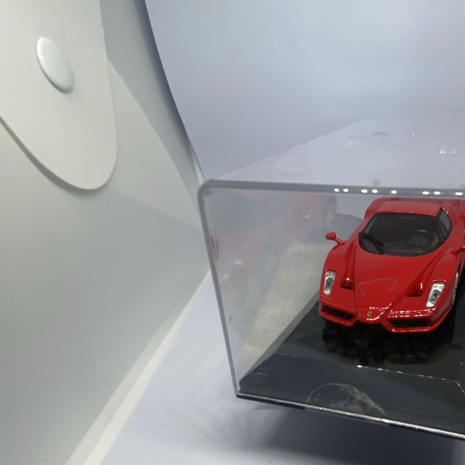 Ferrari Enzo Ferrari 2002 Red Die-Cast Model Car With Display Case sku 0019