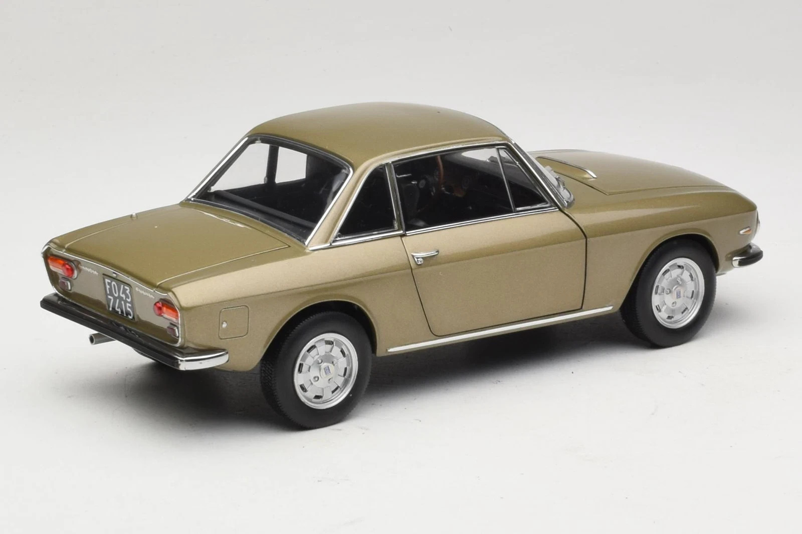 Norev 1971 LANCIA Fulvia 1:18 187895 BRONZE New in Box FULLY OPENING Bronce Gold