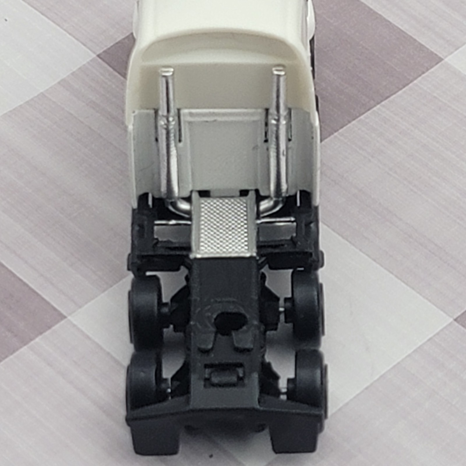 Boley Fleet White Kenworth Semi Truck Tractor Power Unit Bobtailing Sleeper Cab