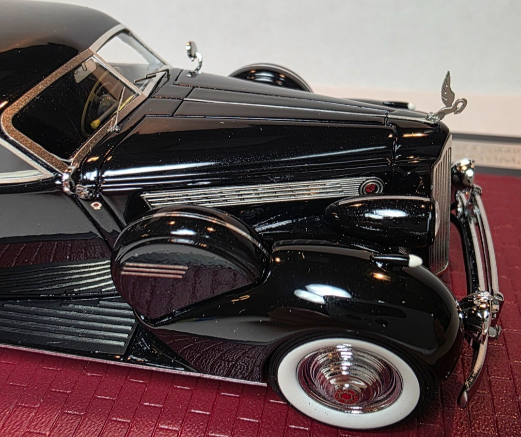 Matrix 1:43 1940 Packard Super 8 180 Sedan in Black with Darrin Bodywork LOOK!
