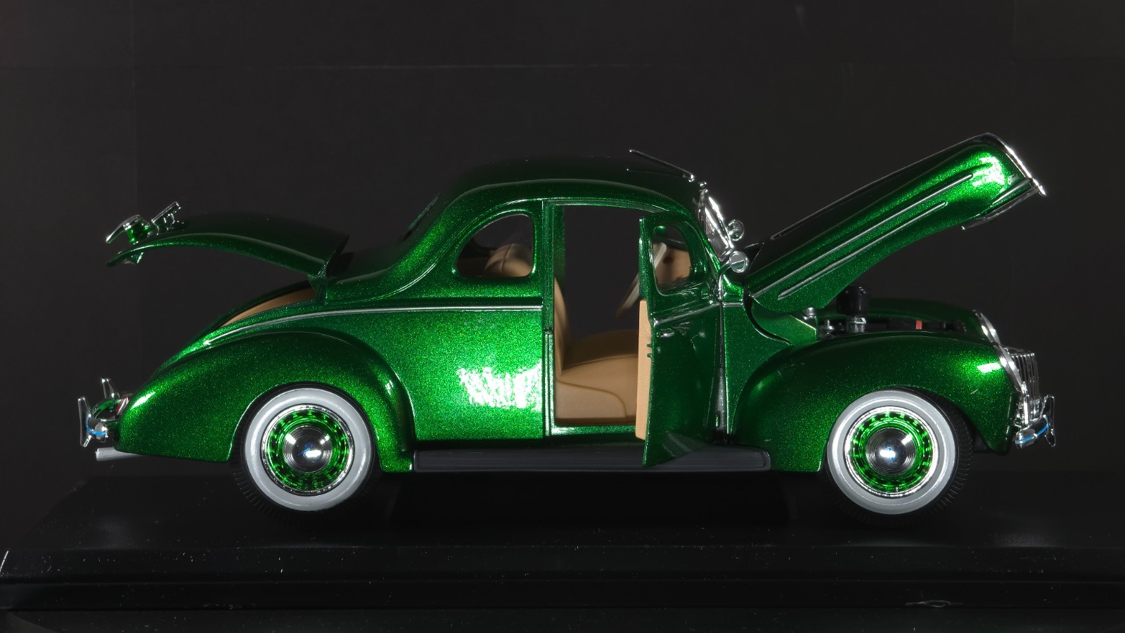 1939 Ford Deluxe Coupe 1:18 Maisto Exclusive Style Special Edition – Green