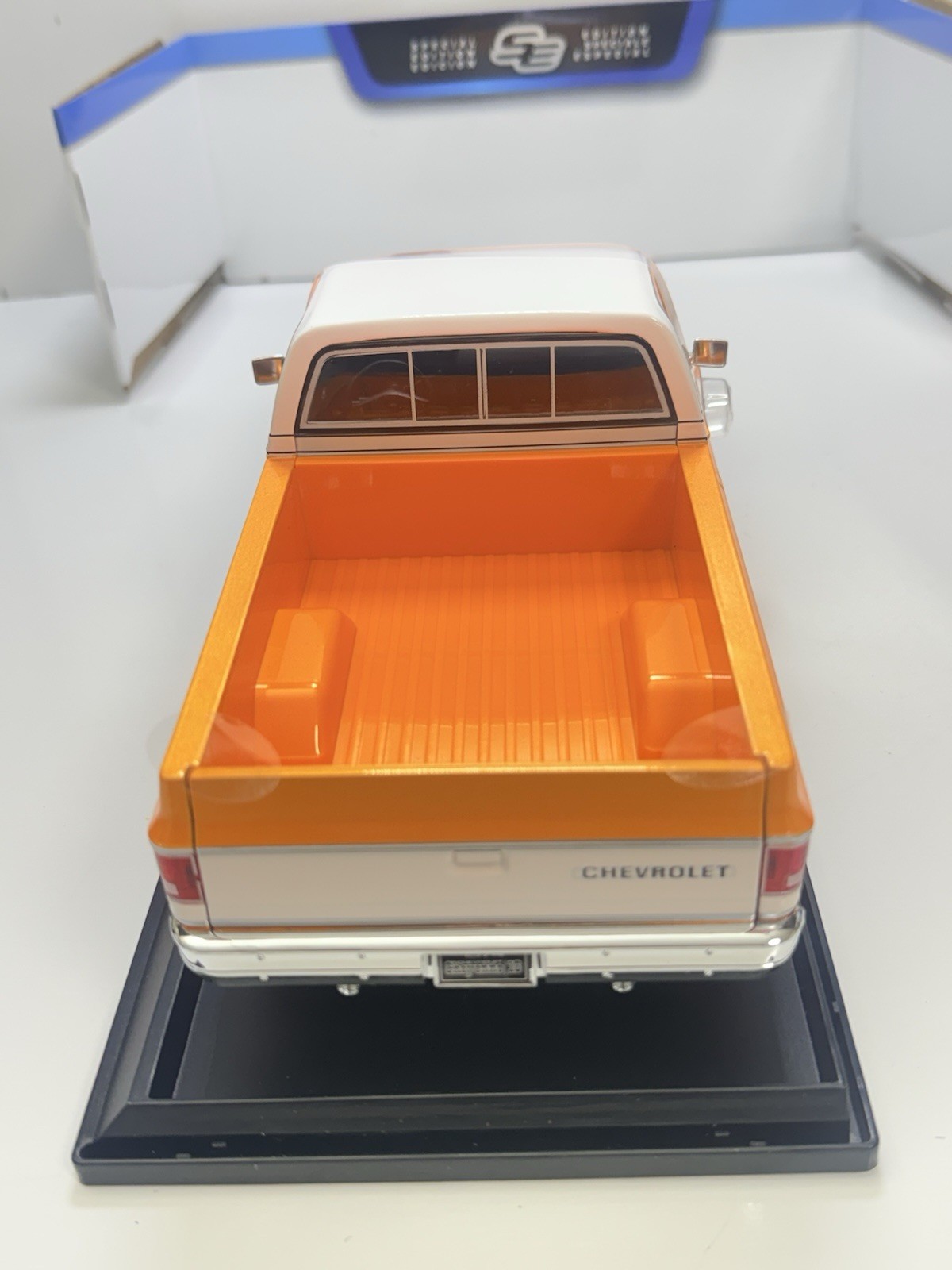 Maisto 1:18 1974 Chevrolet C10 Cheyenne Super Diecast Truck Orange/White Specia…