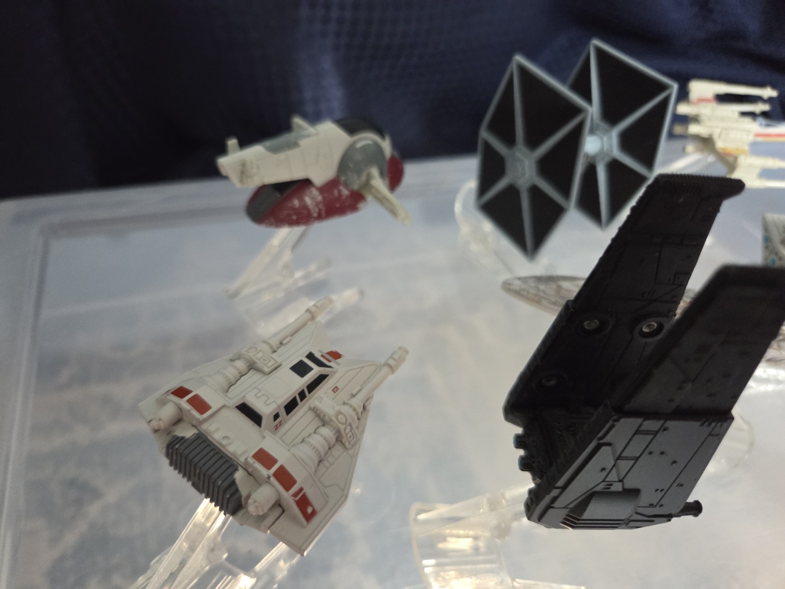Star Wars Hot Wheels Lot of 11 ships – Includes STANDS