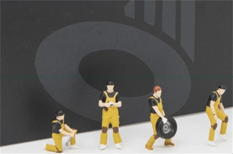 Mini Station Mooneyes Repair worker 4 figures a set 1:64 car Pre-built Model