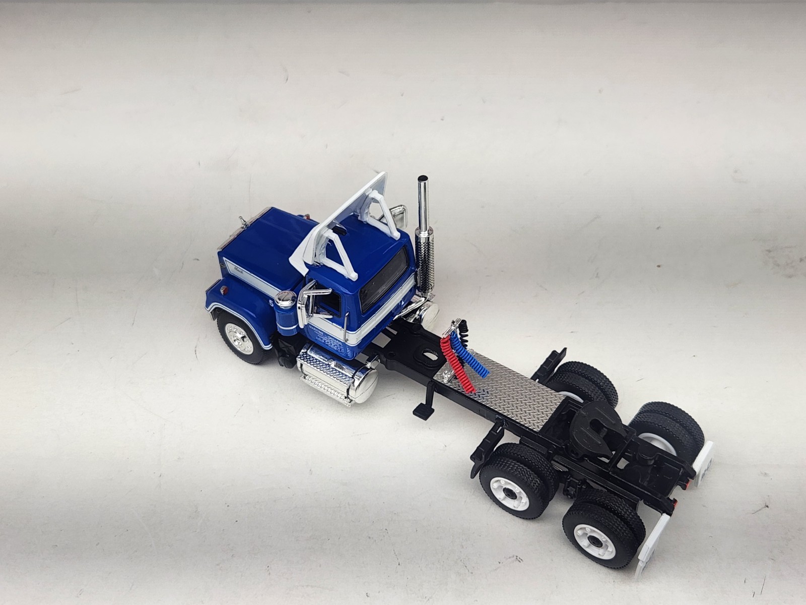 1/64 NEW DCP Maritime Ontario Mack Superliner Day Cab Tractor