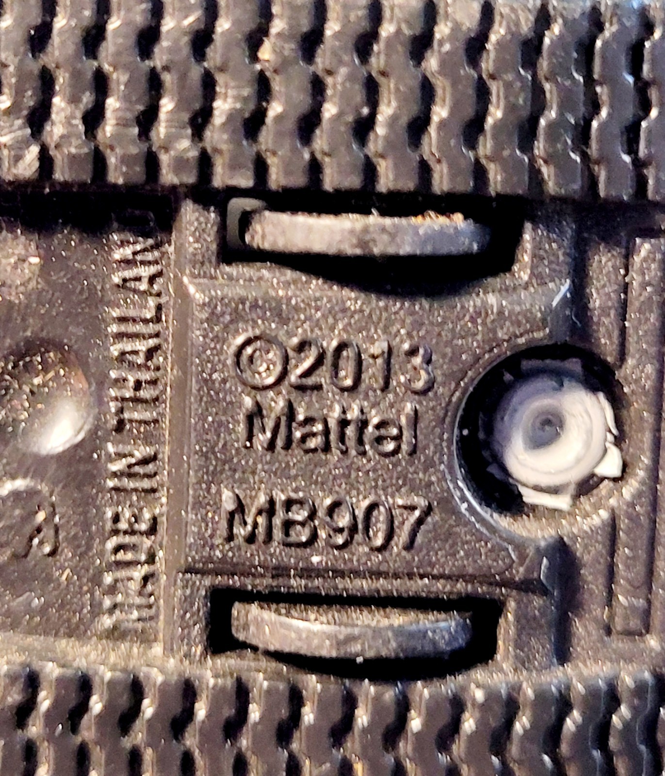 2013 Matchbox Blockade Buster Tank MB907 Heroic Rescue Series K33 Die-Cast 1:64