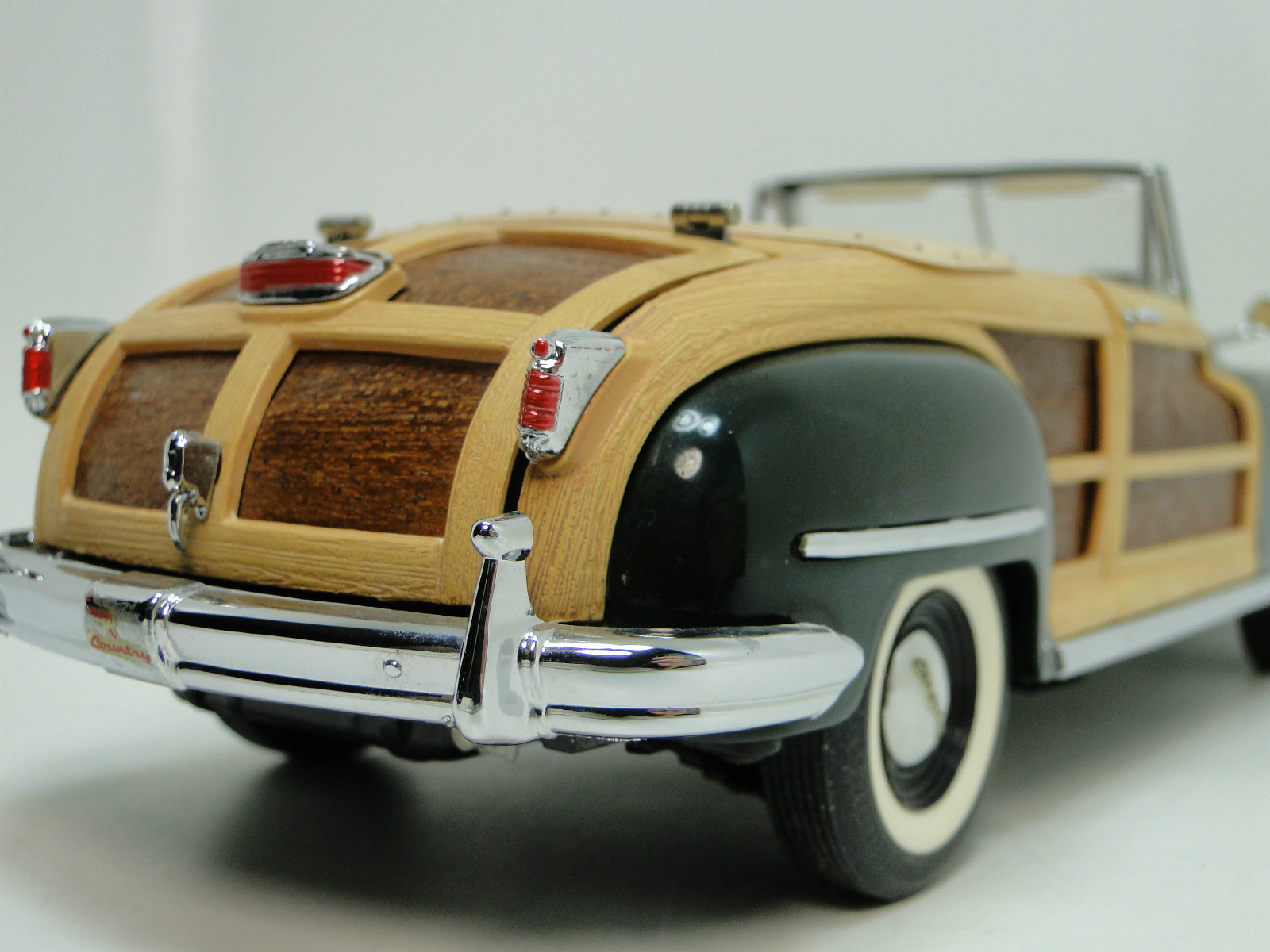 Woody Classic Car1 24Unique18Custom Built REAL WOOD Panels on Metal Body Model