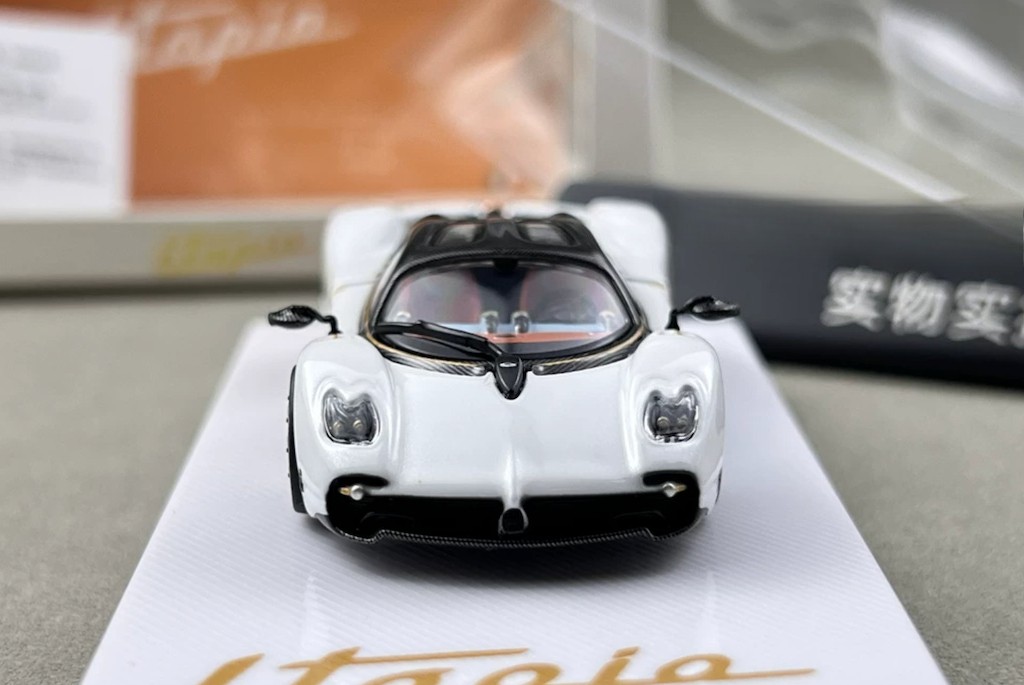 CM 1:64 White Utopia Racing Sports Model Diecast Metal Car