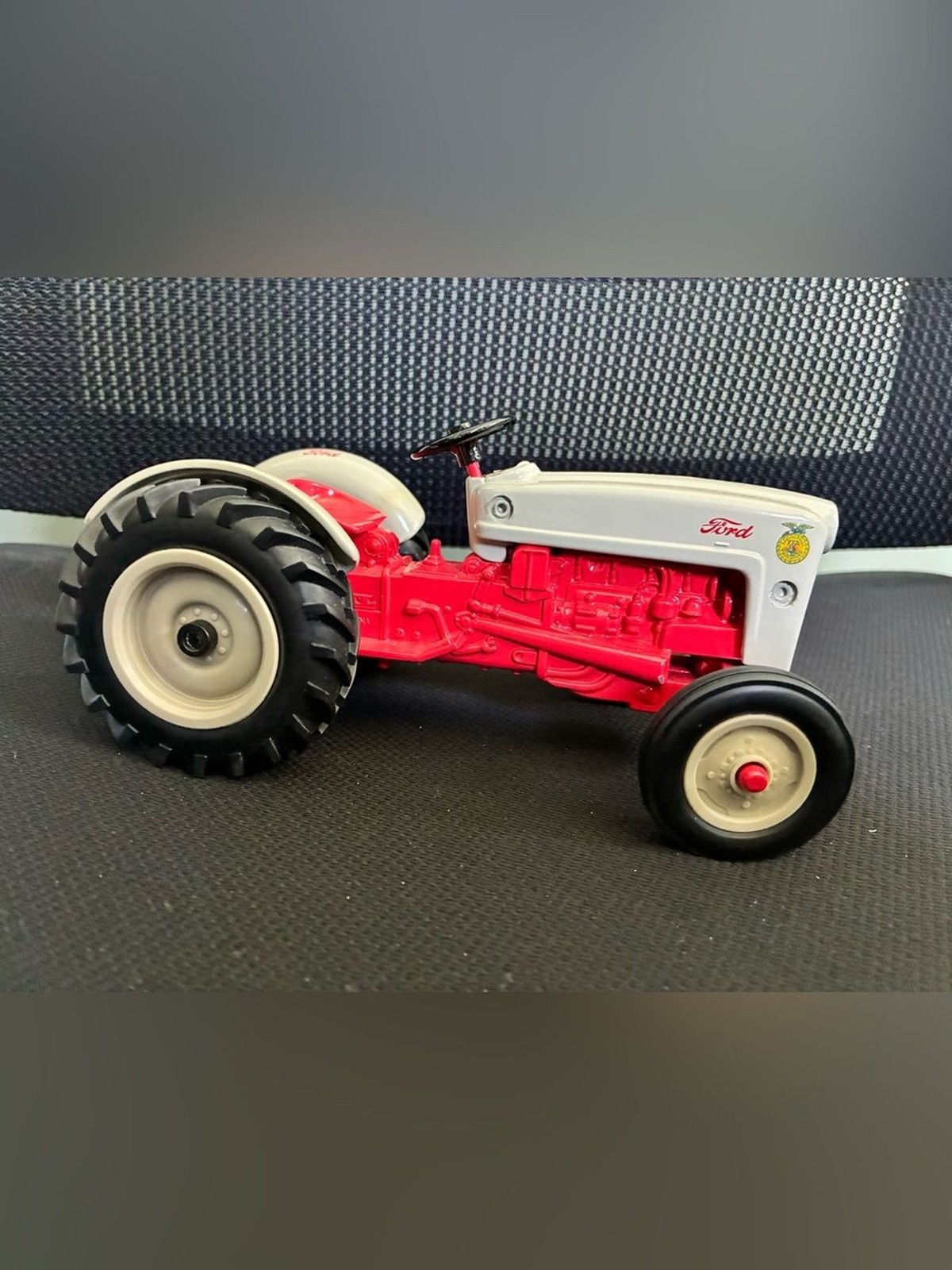 ERTL 1/16 Ford 640 Tractor with FFA Logo 61024 Diecast