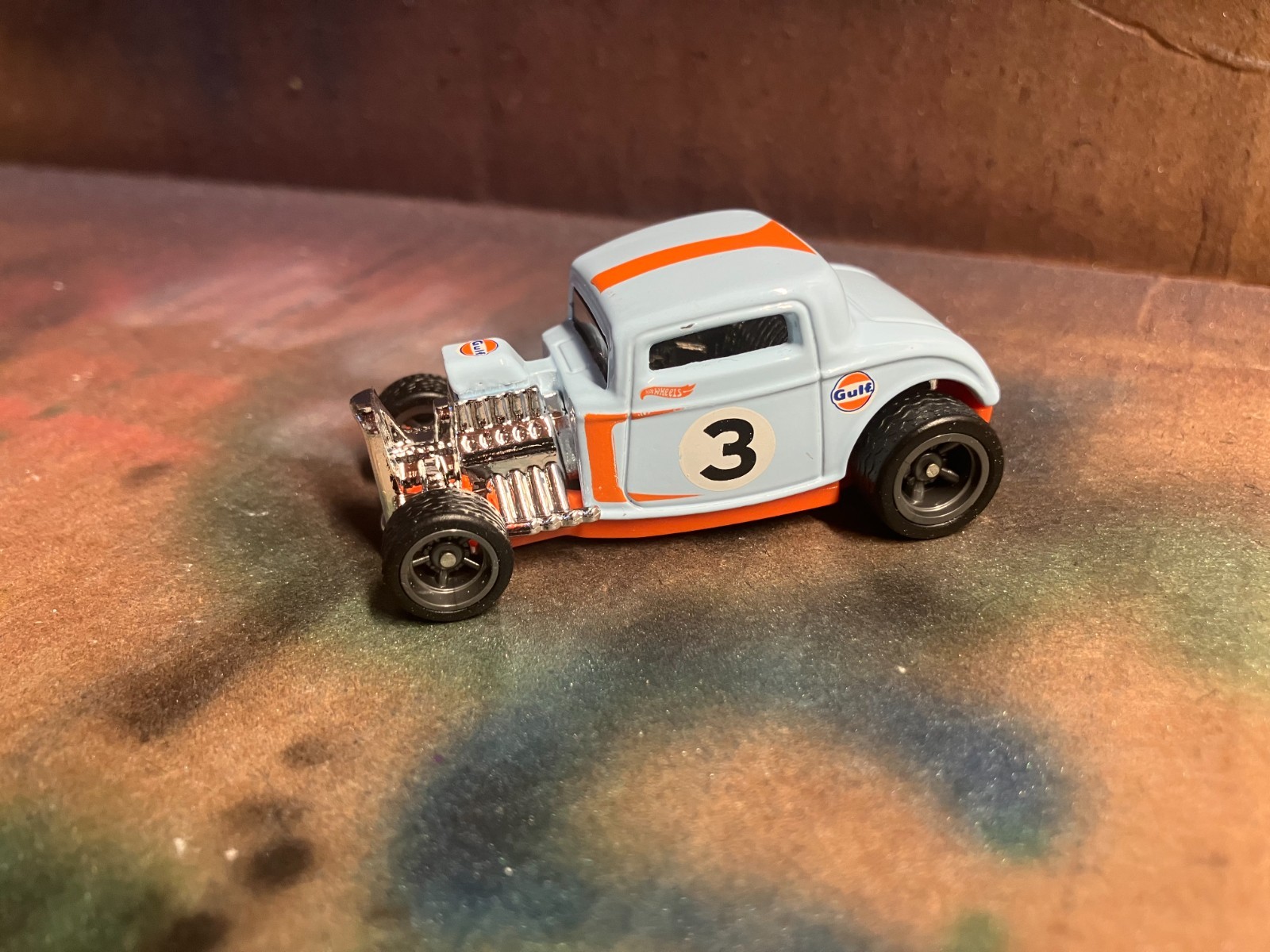 HOT WHEELS “CUSTOM” ’32 FORD (GULF) w/REAL RIDERS