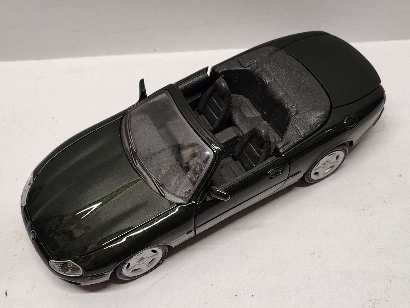 Maisto 1996 Jaguar XK8 Convertible Roadster 1:24 Scale Diecast Car Dk Green Toy
