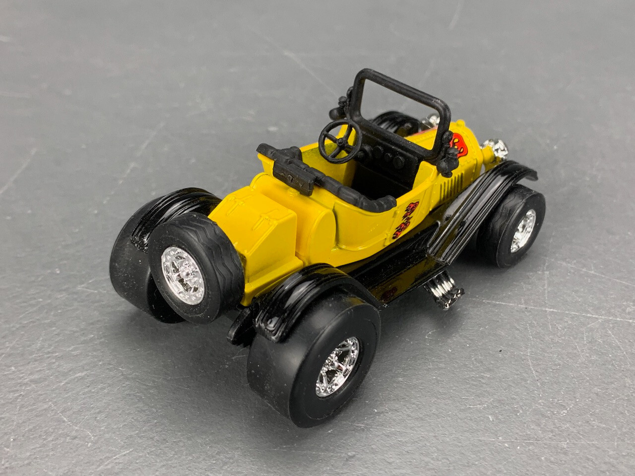 1:43 ERTL Diecast Hot Roddin’ 1914 Chevy Royal Mail Roadster Hot Rod D1159