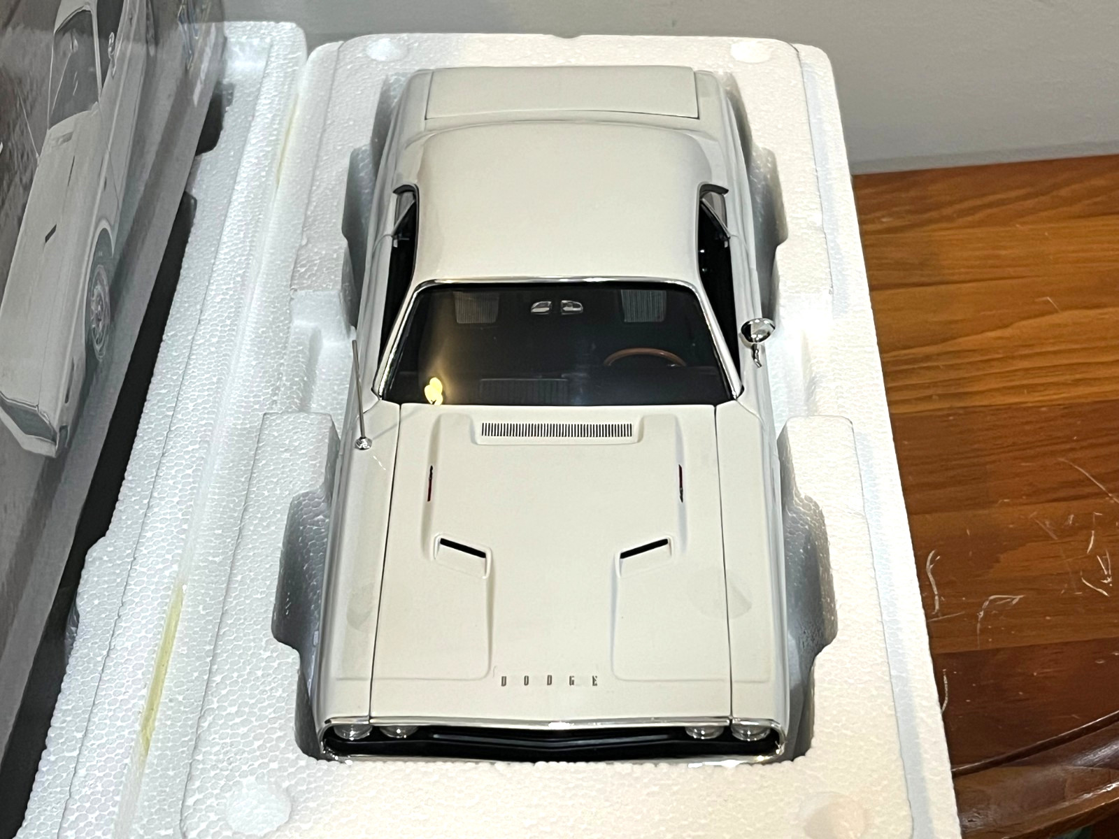 1/18 ACME YCID 1970 DODGE CHALLENGER 440 BRAND NEW BUT PAINT CHIPS BLEMISHED