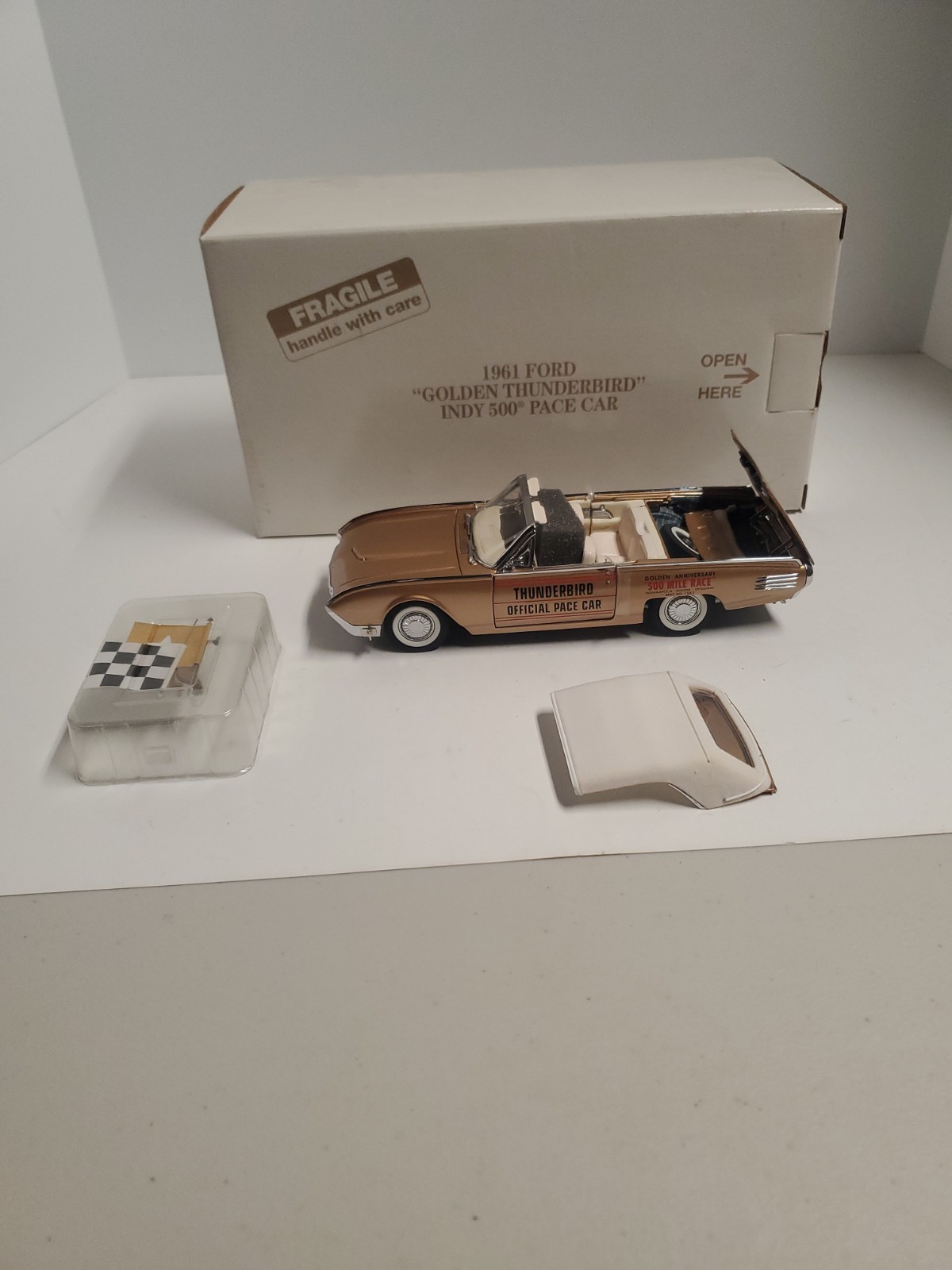 Danbury Mint 1961 Golden Ford Thunderbird Indy 500 Pace Car 1:24 NO Paperwork